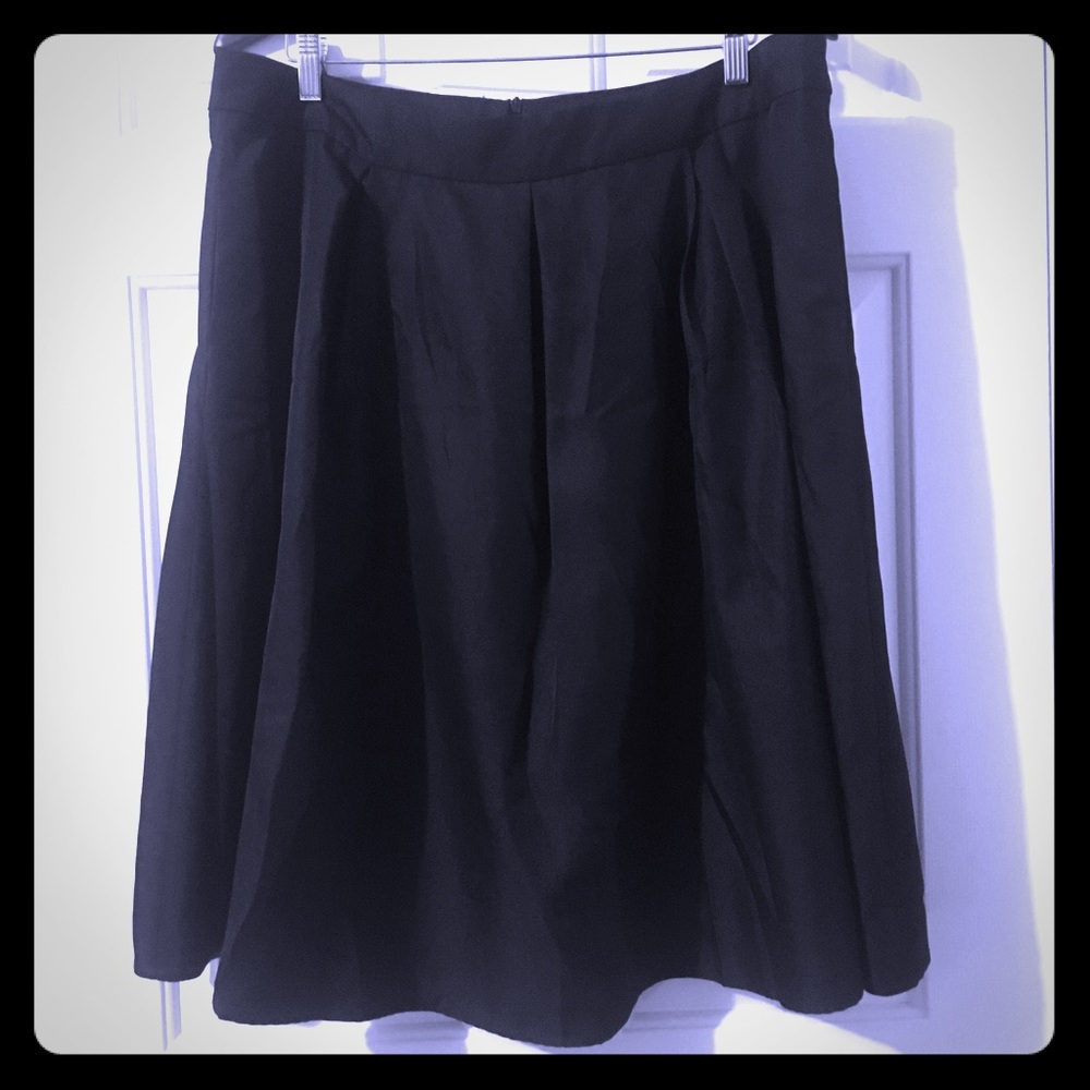 YIGE | Black A-Line Pleated Skirt w/ pockets